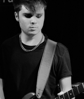 Víctor Aguirre guitarra